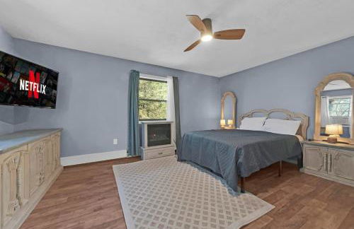 Big Bass Hideaway with Hot Tub - Foto 51