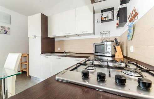 3 Bedroom Nice Apartment In Miskovici - Foto 15