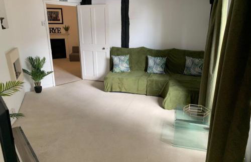 Location Spacious Character Flat in Central Rye - Foto 9