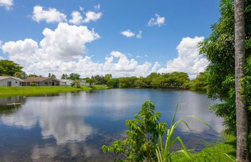 4BR Lakeview vacation home with 5beds, sleeps 10, Game Room, Mins to Sawgrass Mills - Foto 18