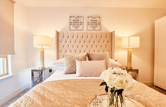 Deluxe City Centre Apt Balcony & View & Free Parking - Photo 1