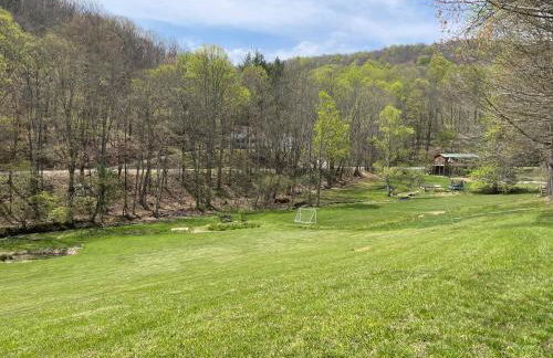Creekside Getaway - King Bed - Full Kitchen - Foto 38