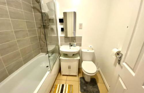 4 Bed House with Driveway Parking for 2 Cars - Rugby - Sleeps 10! Perfect for groups! - Foto 19