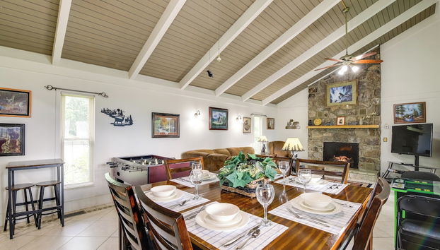 Gatlinburg Home: Mountain Views & Indoor Hot Tub - Foto 5, Interni