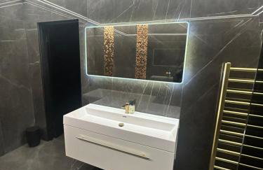 Large Modern Family Home in Murrayfield - Very close to City Centre - 10 mins by Direct Bus - Private Driveway & Garden - Foto 11