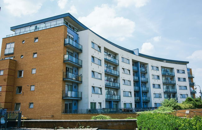 Riverside 2 Bed Apartment - Foto 36