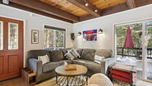Cobalt Cabin by Tahoe Getaways - Beautifully Remodeled Pet Friendly 3 BR with Hot Tub & EV - Foto 5