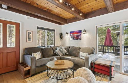 Cobalt Cabin by Tahoe Getaways - Beautifully Remodeled Pet Friendly 3 BR with Hot Tub & EV - Foto 5