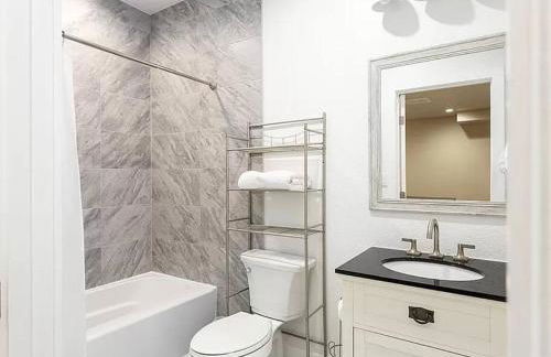 New! Pure Luxury W Private Pool/Spa & Game Center! - Foto 30