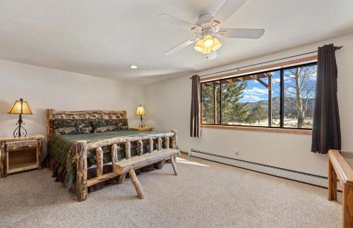 Lily Mountain Lodge - Amazing Mountains Views, Private Hot Tub, Great Location - Foto 6