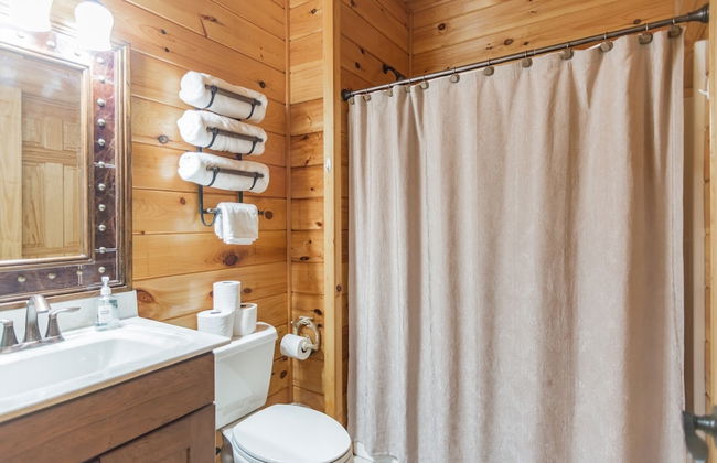 Iron Mountain Lodge 3 Bedroom Cabin by RedAwning - Foto 19