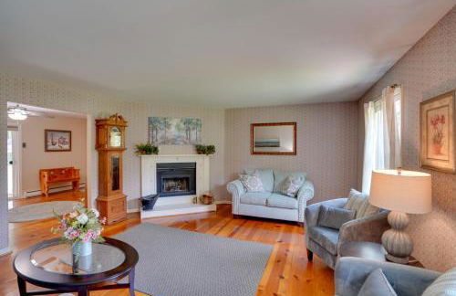 Cozy Pittsfield Gem with Deck, Gazebo and Fireplace - Foto 7