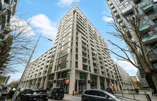 Spacious 1 bed flat with balcony minutes walk to Canary Wharf - Foto 15