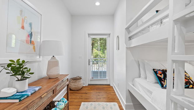 Across From the Pool & 3 Minutes to Deeded Beach in Old Seacrest: Sleeps 12 - Foto 5, Habitación