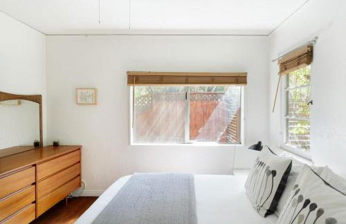 Silver Lake Mid-century Nestled in the Treetops - Foto 17