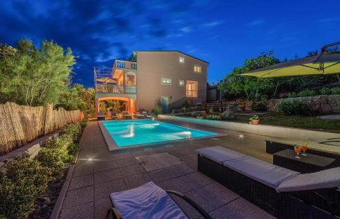 Gorgeous Apartment In Stara Vas - Photo 1