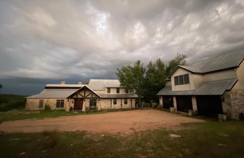 V700 Ranch Stays (Guesthouse)-A Tucked Away Gem - Foto 4