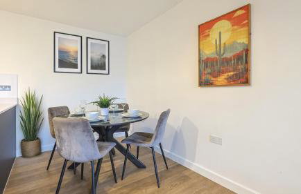 2-Bedroom Modern apt with Gym, roof terrace, Free Parking and 3 min walk to train st - Foto 3