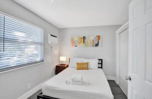 Rustic Retreats Beachy 1BR for 4 guests in the heart of Fort Lauderdale - Foto 2