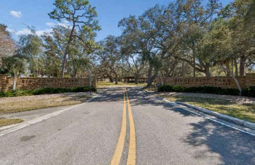 Elegant Largo Retreat, Sleeps 8, 10 Mins to Beach - Foto 46