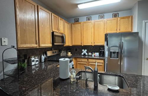 Unwind in Style in this stunning townhome retreat - Foto 37