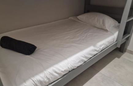 SUPERBE APPARTEMENT porte de la Cité Médiévale à SOMMIERES entièrement rénové très bien équipé 6 pers balcon clim parking privé devant - Foto 31