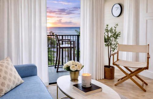 Top Floor Oceanview Luxury KING Villa - Balcony & Steps to Beach - Foto 3