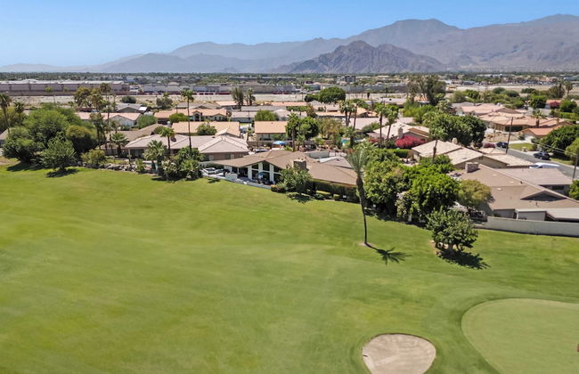 Golf Course-front Views, Pool+hot Tub, Patio Modern Edgy House by Avantstay - Foto 29