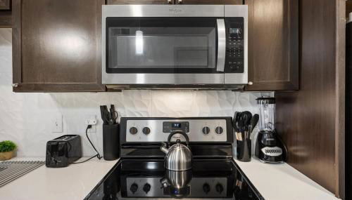 Chill & Tone 1BR Frisco King & Sofa, Gym & Pool - Foto 5, stove, toaster, minibar