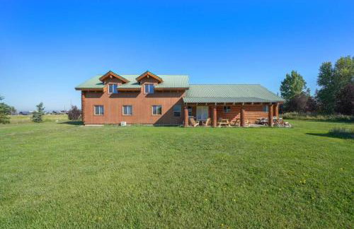 Splendor Valley Farms Huge Log Cabin with King Bed Bunk Beds and Game Room - Photo 36