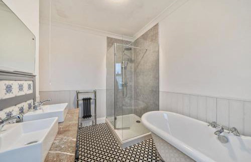 Central Filey Family Cottage for Groups with Super King Bedroom and Bunk Room - Foto 18
