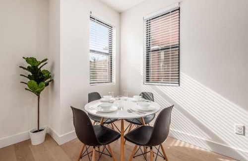 Modern Luxury 4BR 3 5BA Oasis in Historic Old Town East PD - Foto 10