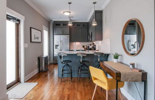 New Nashville Condo with 2 King beds walk to bars - Foto 12