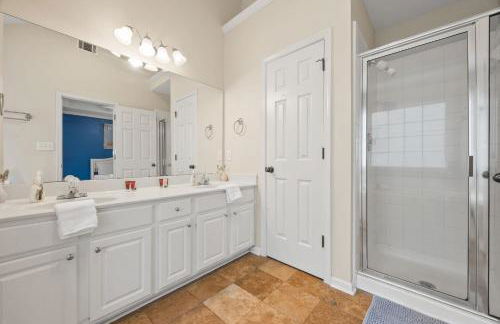 Relaxing 3BR Duplex Home w/ Pool & Patio - Foto 30