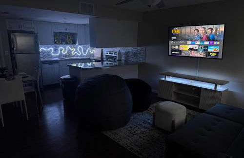 Modern Daytona Condo With Pool - Photo 4