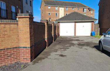 Driftmark Beachfront location Aberavon Beach Sea Views Large Driveway parking private site fibre optic wi fi - Photo 2