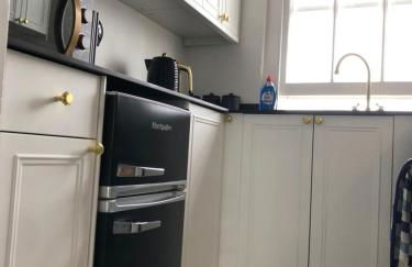 SEAFRONT SANCTUARY Beautiful Art Deco Apartment with Stunning City & Sea Views - Foto 4