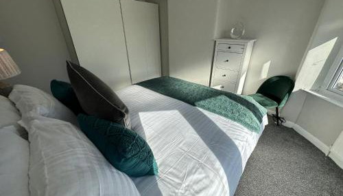 Family-Friendly 4BR Home in Sale, Manchester - Garden & Double Driveway - Foto 3