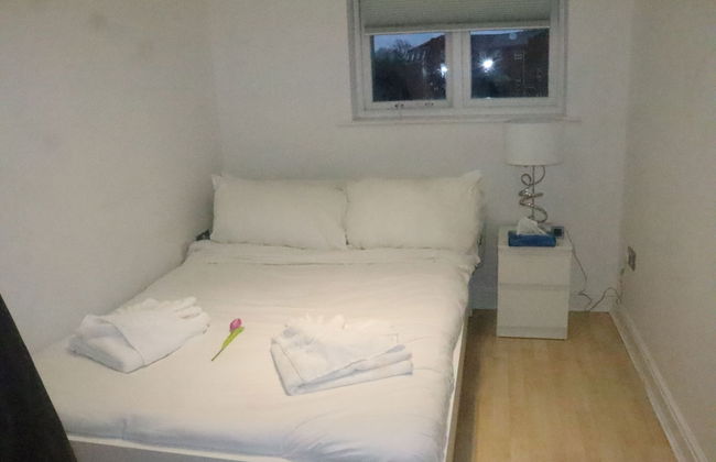 Skyline Haven Modern 2BR w/ Free Parking & 4kTV - Photo 42