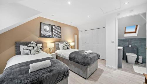 Luxury House with Pool Table, Sky TV, Netflix, Fast Wifi, Garden & Free Parking by Yoko Property - Foto 3