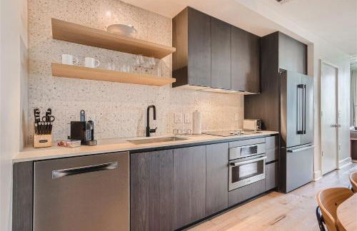 Modern Downtown Condo - Rooftop pool - Top Amenities - Foto 8