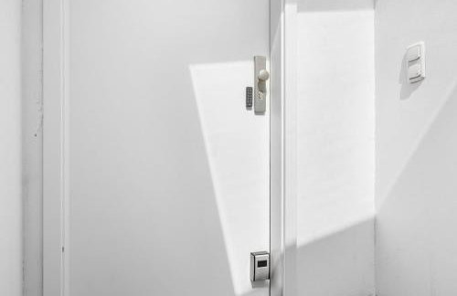 DG - Einfach aber sehr komfortabel - Wohnung für bis zu 12 Personen - Gruppen, Messe, Monteure, Studenten - Voll ausgestattet - 3 Smart-TV 55 Zoll Netflix, 1000 Mbit WLAN, voll ausgestattete Küche - Foto 29