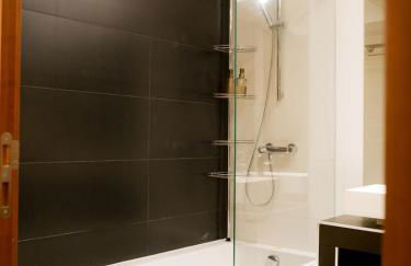 Luxury 2BR Spacious & Stylish with Patio near Metro - Foto 48