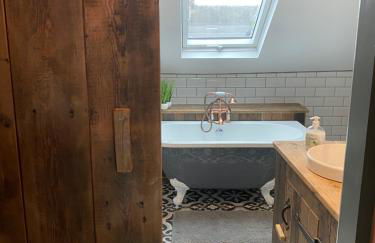 Farndale House-Hot tub - Photo 43