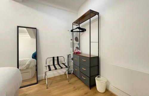 Private 2 Bed Guest House - Van Parking, M25 & A1 connections - Foto 6