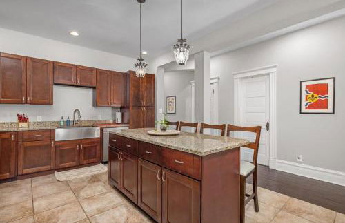 Walk to Forest Park Euclid Fire Pit Porch Swing - Foto 20