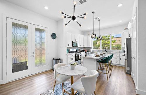 Cozy Home Near MedCenter, Uptown, & Downtown - Foto 5