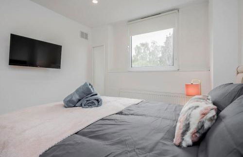 Lovely 2-Bedroom Condo With Balcony and Park View - Foto 15