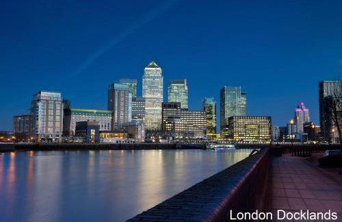 Barking London House sleeps 12 - parking - train tube - airport - Foto 31