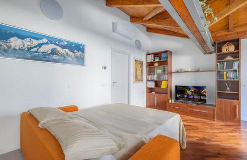 Homey Grandeur - Spacious Stay with Terrace & Wi-Fi - Foto 13